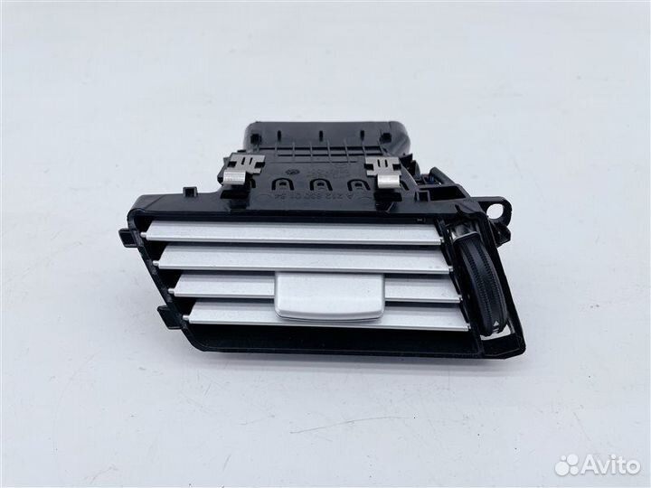 Дефлектор воздушный в торпедо передний левый