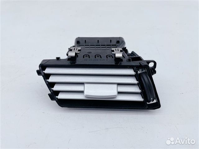 Дефлектор воздушный в торпедо передний левый