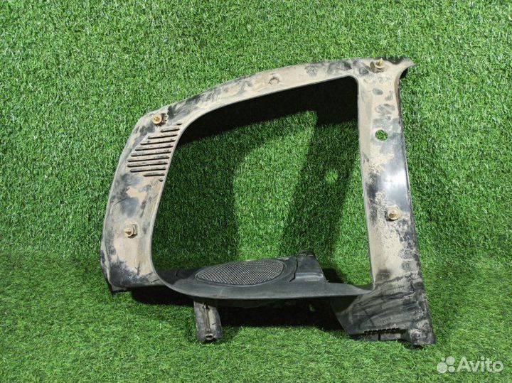 Обшивка багажника задняя правая Chevrolet Niva