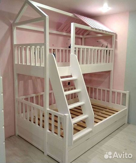 Двухъярусная детская кровать домик из массива