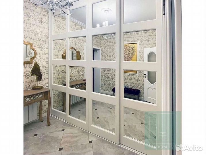 Зеркальный шкаф