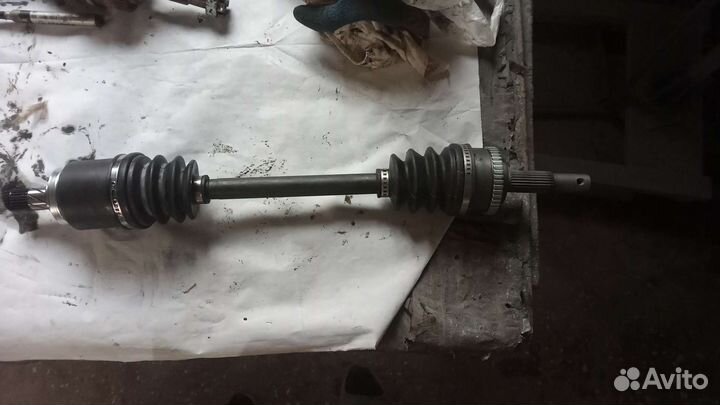 Привод левый на Нисан Альмера 2005г(nissan almera)