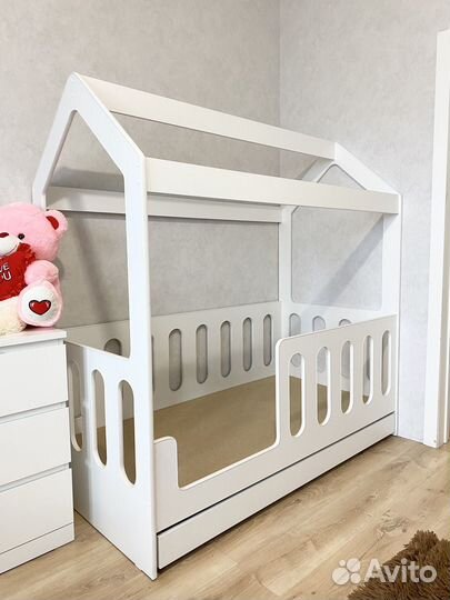 Кровать домик состояние новой 160:80
