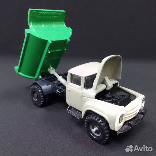Модель 1:43 зил-ммз-555