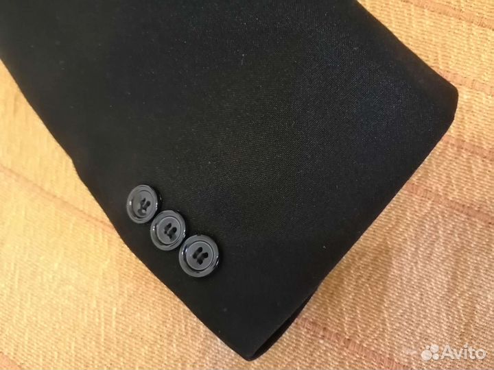 Продам школьный костюм