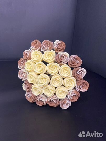 Букет - 29 Роз из Белого с Молочным Шоколадом