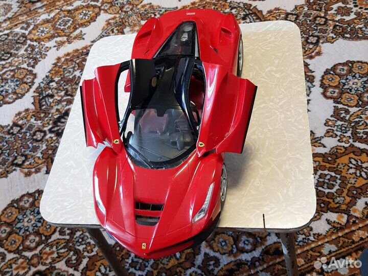 Машина на радиоуправлении Ferrari