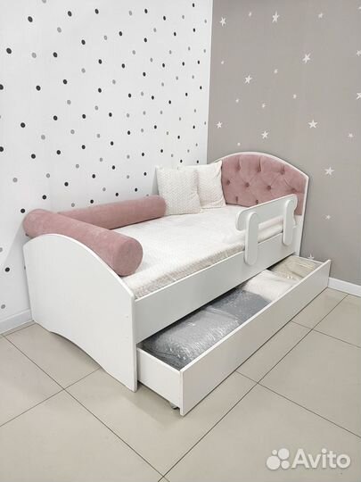 Детская кровать с мягким изголовьем