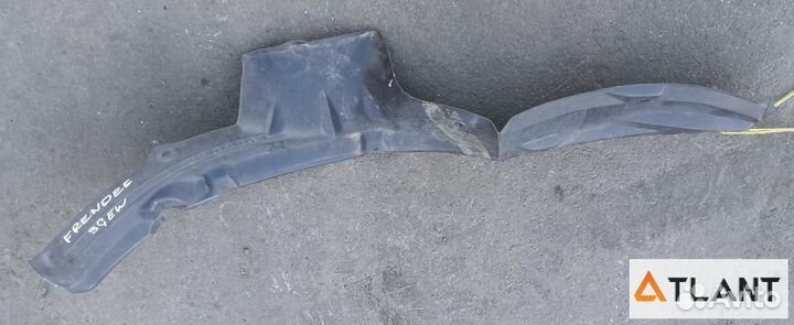 Подкрылок передний правый mazda bongo friendee