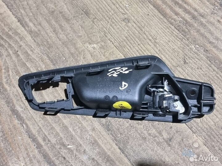 Ручка двери внутренняя передняя левая Пассат Б-6