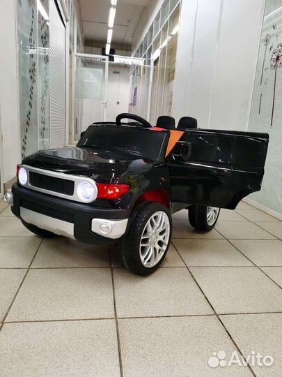 Детский электромобиль toyota