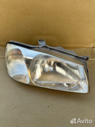 Фара передняя правая Hyundai Accent