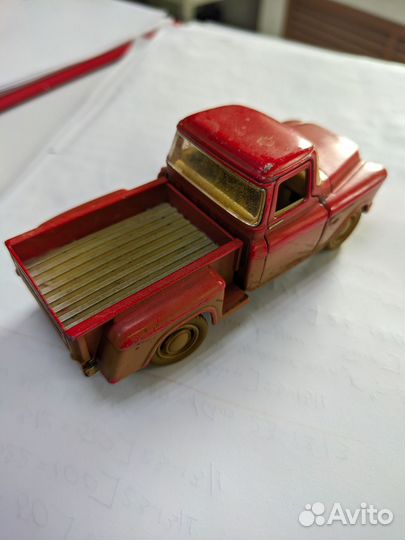 Модель автомобиля пикап Chevrolet