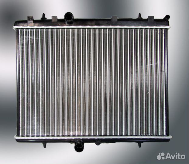 Радиатор охлаждения Пежо 307