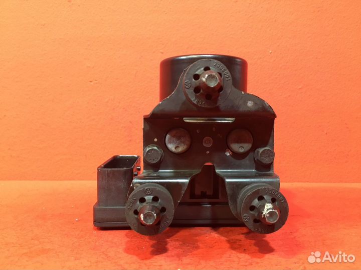 Блок ABS для Volkswagen Golf 5 BUD 1.4 л (Б/У)