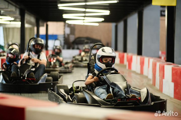 Скоростной тандем. Заезд на крытом картинге