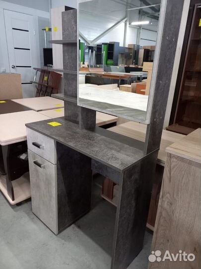 Туалетный столик