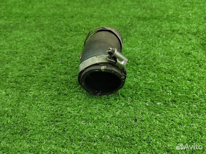 Патрубок интеркулера Audi Q3 8U