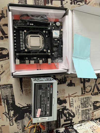 Материнская плата с процессором и памятью