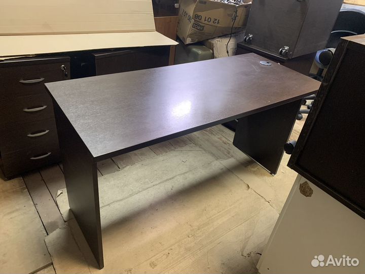 Продается письменный прямоугольный стол