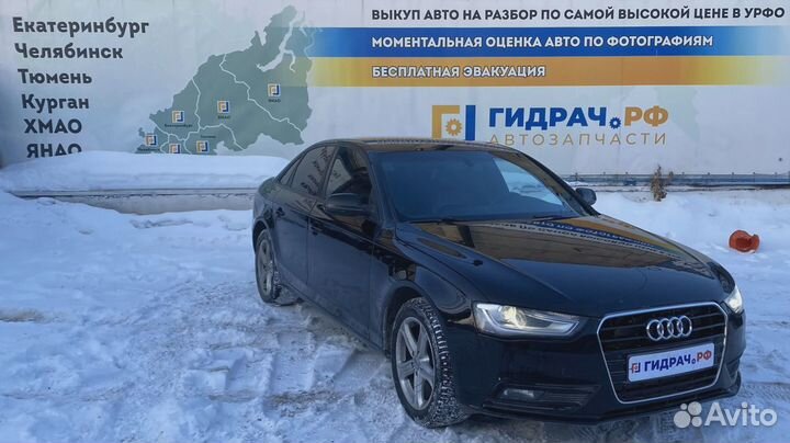 Накладка двери передней правой Audi A4 (B8) 8K0837