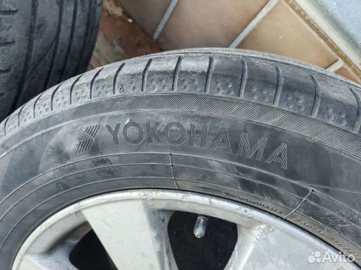 Yokohama BluEarth-A 215/60 R16