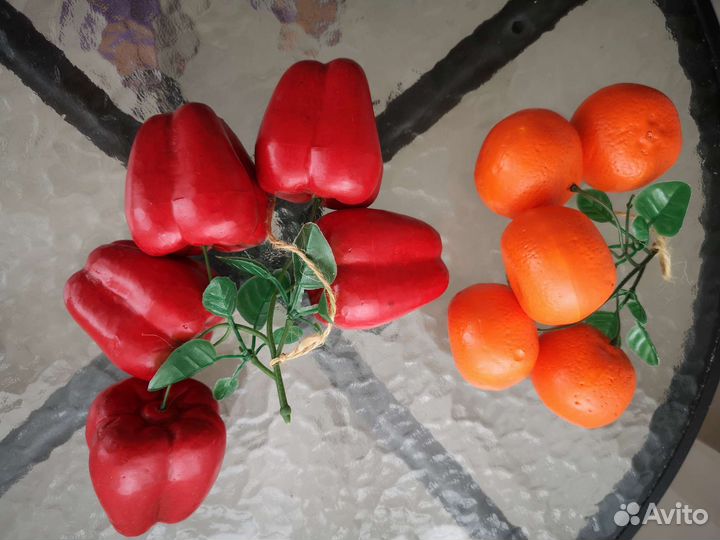 Муляжи: виноград, мандарин, перец