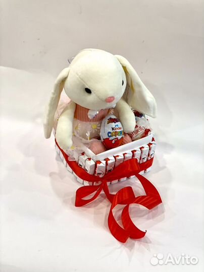 Подарок из киндеров