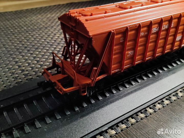 Модель вагона хоппер и рельсы