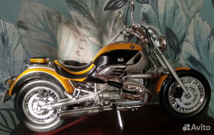 Модель мотоцикла BMW R1200C 1:6