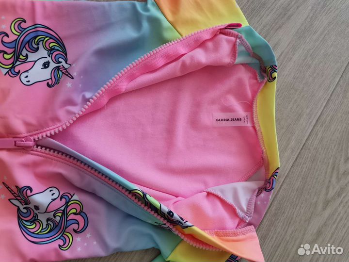 Слитный купальник для девочки. Рашгард