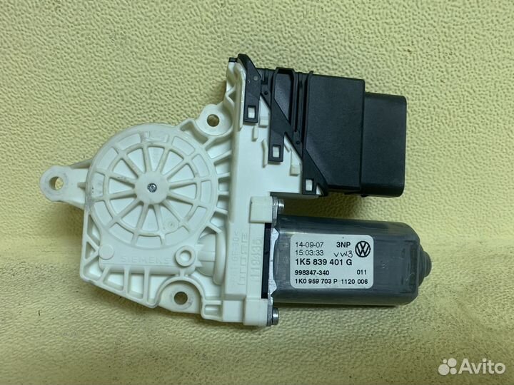 Моторчик стеклоподъемника задний левый