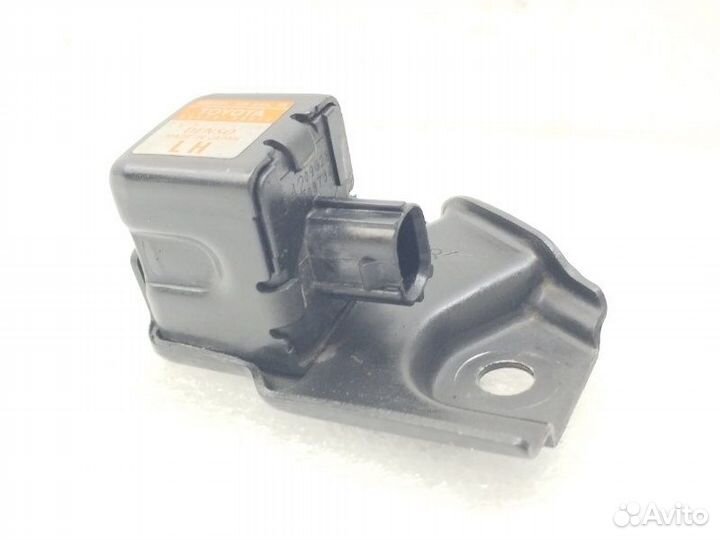 Датчик удара передний левый Toyota Alphard ANH15