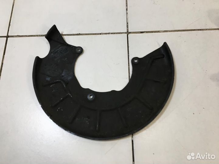 Пыльник тормозного диска Volkswagen Golf 5 1K1 200