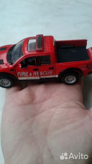 Машинка игрушечная