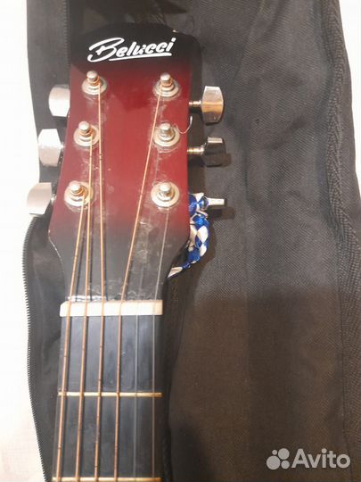 Акустическая гитара