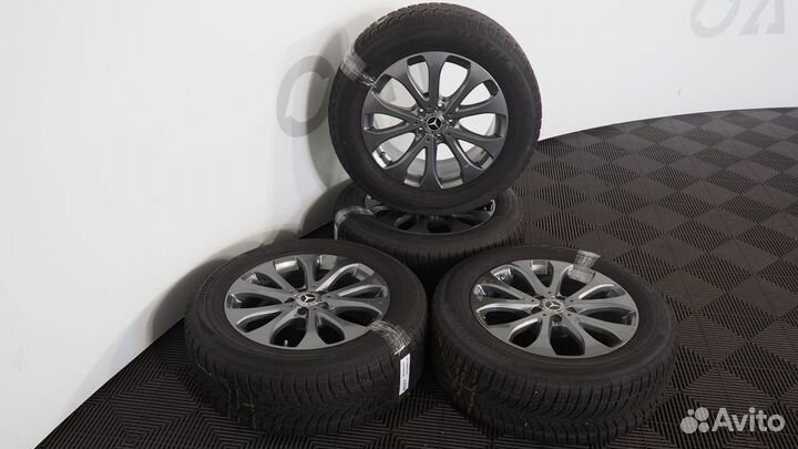 Комплект колес Bridgestone Blizzak LM-80 Evo 235/6