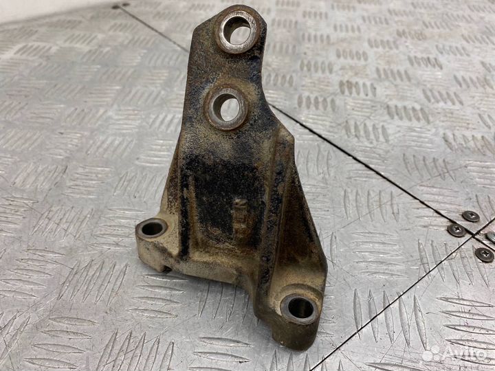 Б/У крепление раздаточной коробки (кронштейн)