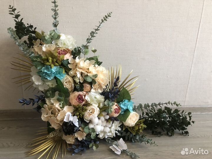 Украшение из цветов