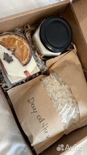 Набор свеча, соль для ванн, ароматизатор для шкафа