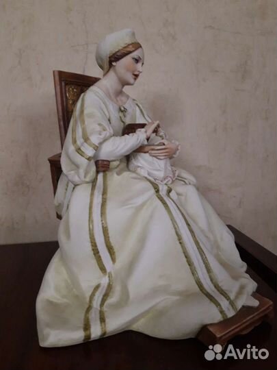 Фарфоровые статуэтки Florence