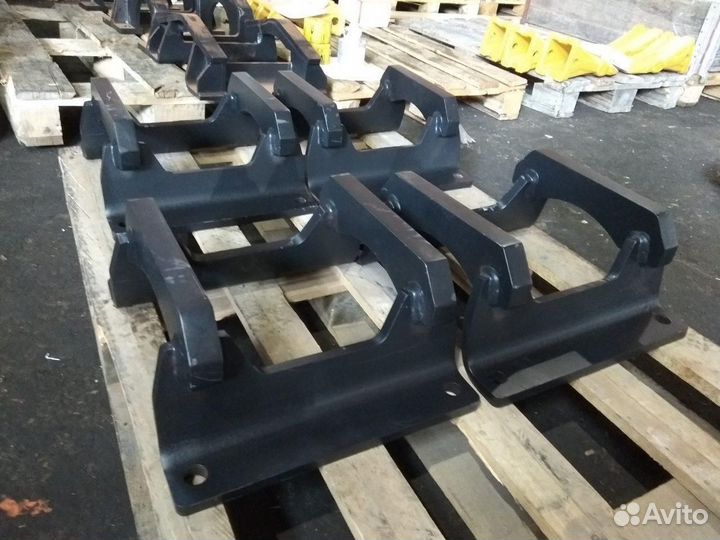 Защита катка(цепи) 20Y-30-31160 Komatsu PC200