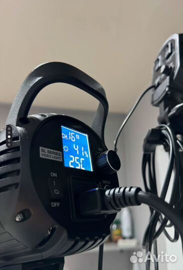 Осветитель светодиодный Godox SL 60 W со штативом