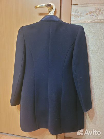 Продам женский брючный костюм