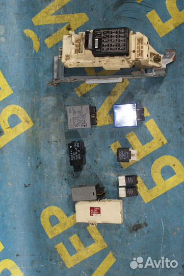 Блок предохранителей mazda 323 F (BG)