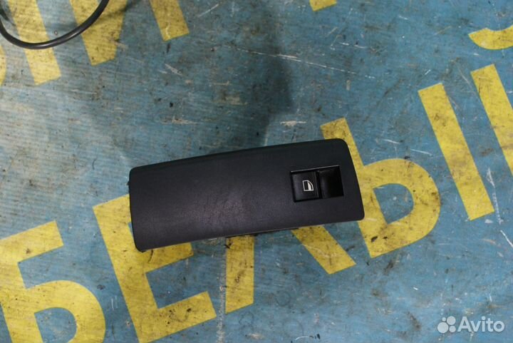 Кнопка переднего правого стеклоподъемника BMW X5