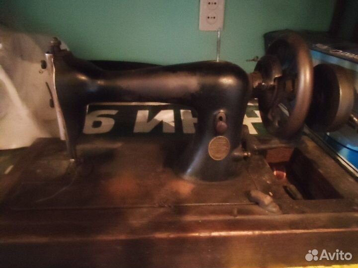 Швейная машина зингер ручная