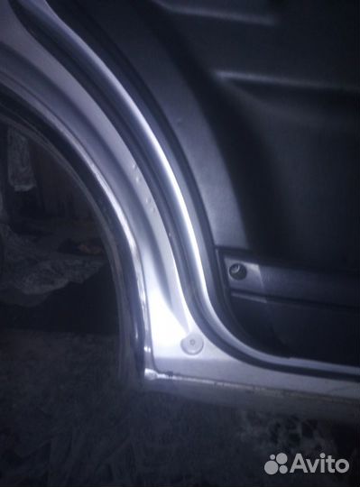 Дверь пассажирская левая lendrover discovery 3