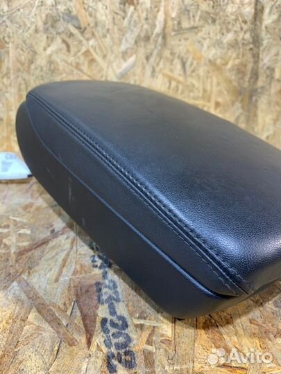 Подлокотник Audi А6 C6 2008-2010