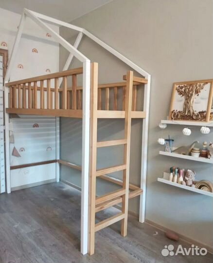 Двухъярусная кровать домик